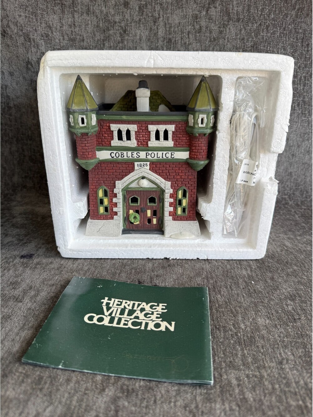 Dept 56 Dickens Village Cobles Police Station 5583-2 Heritage Collection Box